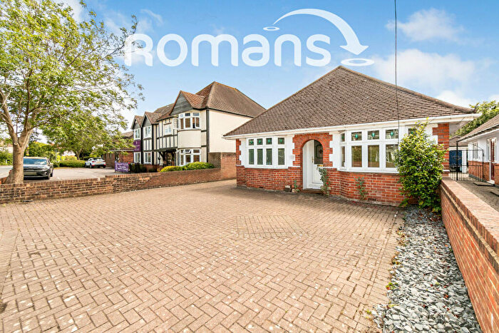 3 Bedroom Bungalow To Rent In Reading Road, RG5