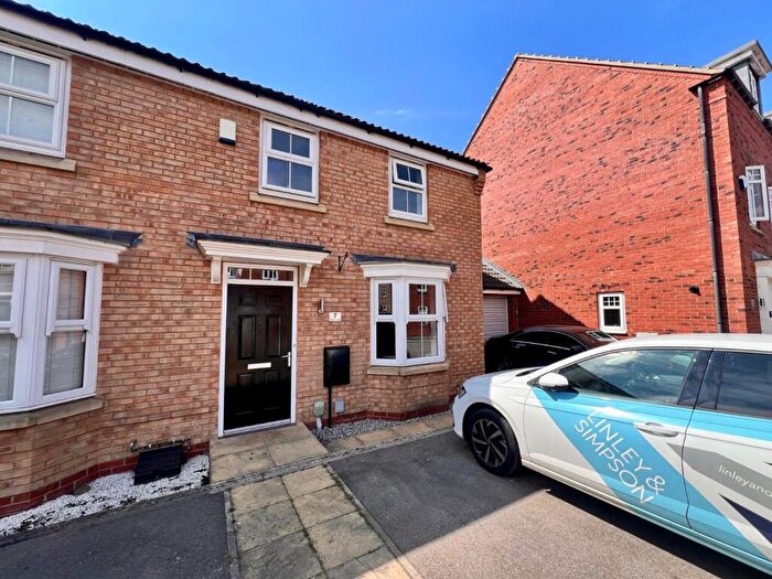 3 Bedroom End Of Terrace House To Rent In Elthorne Park, Kingswood, Hull, East Riding Of Yorkshire, HU7
