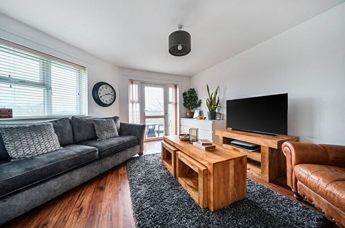 2 Bedroom Flat For Sale In Sharp Court, Stevenage, SG1