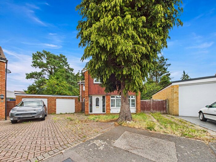 4 Bedroom Detached House For Sale In Radcot Avenue, Langley, Berkshire, SL3