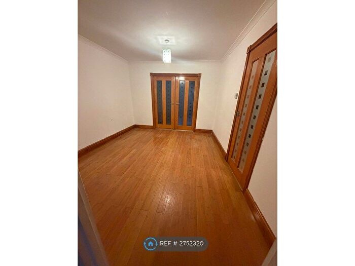 4 Bedroom Semi-Detached House To Rent In Alban Avenue, St. Albans, AL3