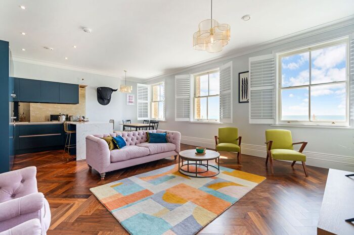 2 Bedroom Flat For Sale In Queens Gardens, Hove, BN3