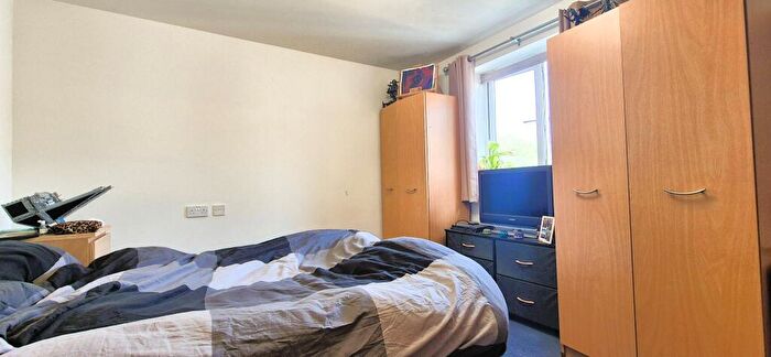 2 Bedroom Apartment To Rent In Hill Lane, Southampton, SO15