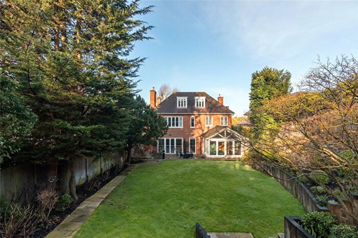 5 Bedroom Country House To Rent In Home Park Road, Wimbledon, SW19
