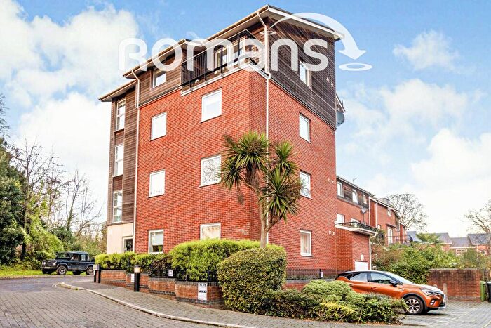 2 Bedroom Flat To Rent In Poplar House, SO23
