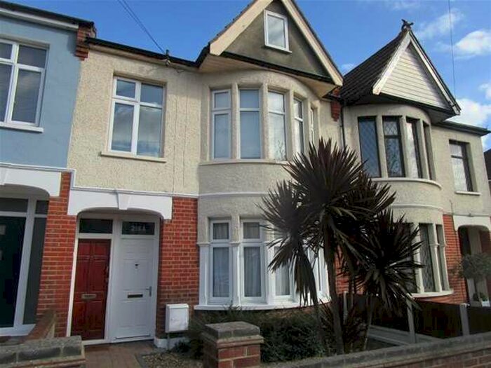 2 Bedroom Flat To Rent In Victoria Road, Southend On Sea, SS1