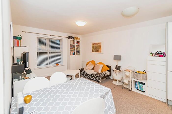 1 Bedroom Flat For Sale In Lindoe Close, Banister Park, Southampton, Hampshire, SO15