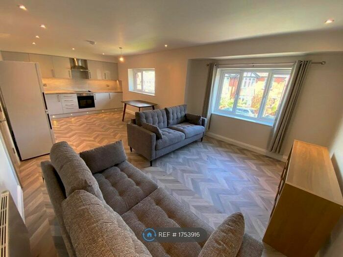 2 Bedroom Flat To Rent In Headingley, Leeds, LS16