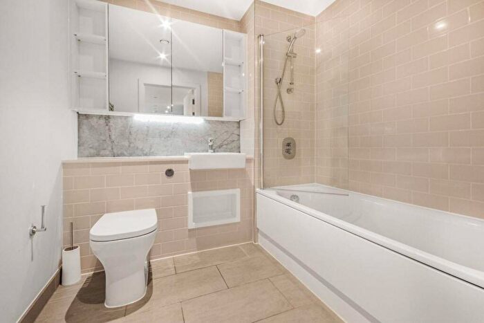 1 Bedroom Flat To Rent In Heygate Street, Elephant And Castle, London, SE17