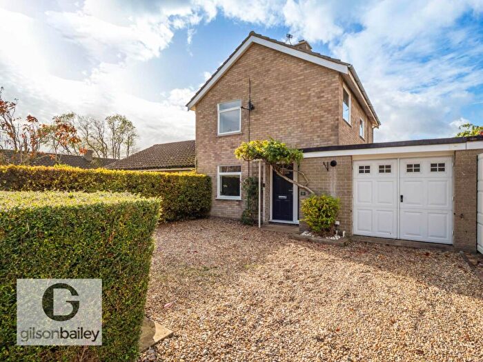 3 Bedroom Semi Detached House For Sale In Foster Close, Brundall, NR13