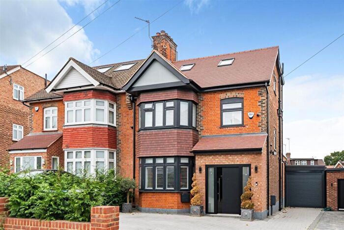 4 Bedroom Semi-Detached House For Sale In Cissbury Ring North, Woodside Park, N12