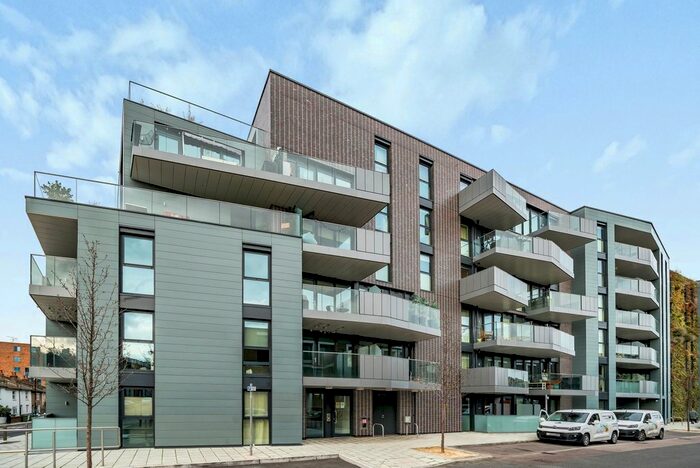 2 Bedroom Flat To Rent In Hawthorne Crescent, Greenwich, SE10