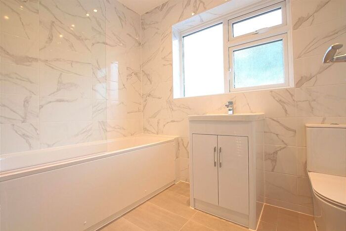 5 Bedroom Semi-Detached House To Rent In Oakfield Road, Ashford, TW15