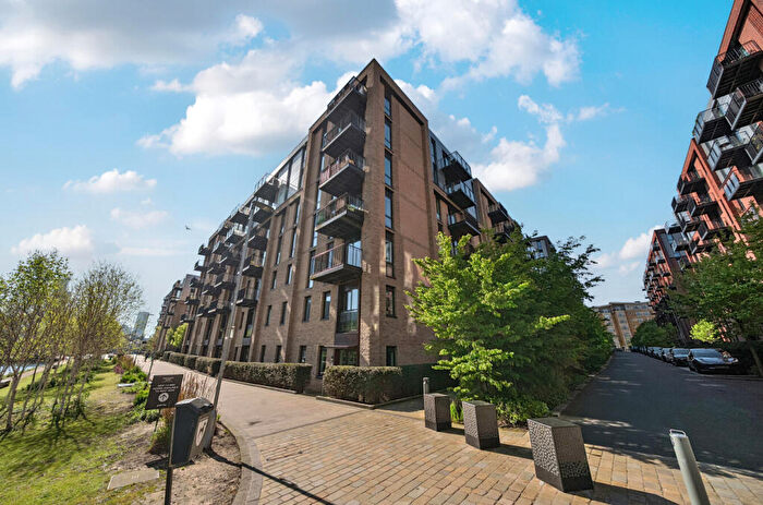 2 Bedroom Apartment For Sale In Lockside Lane, Salford, Greater Manchester, M5