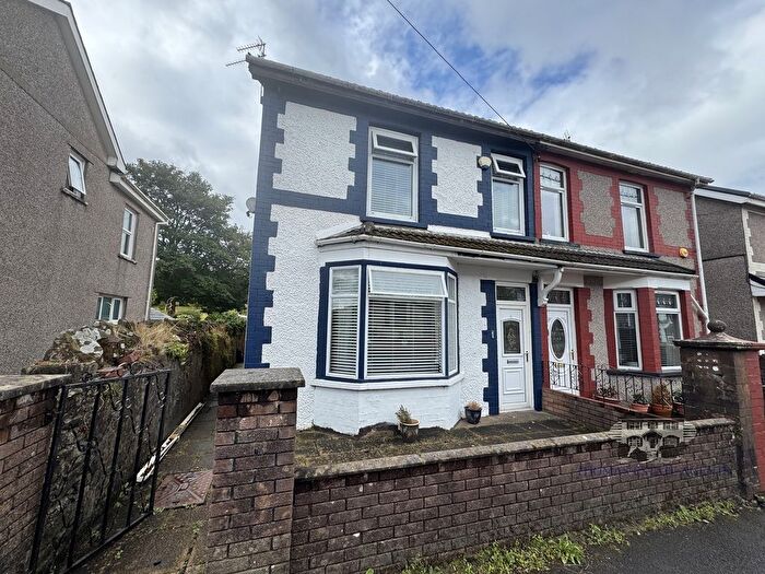 3 Bedroom Semi-Detached House For Sale In The Avenue, Tonyrefail, Porth, Rhondda Cynon Taff, CF39