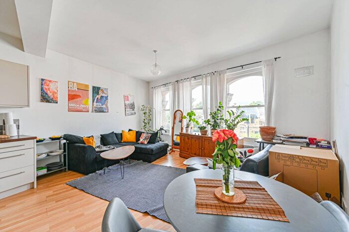 2 Bedroom Flat To Rent In .Ferndale Road, Brixton, London, SW9