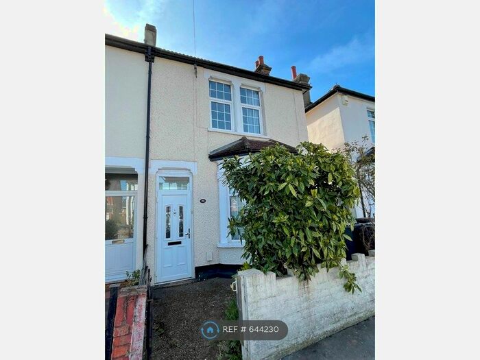 4 Bedroom Semi-Detached House To Rent In Woodside Road, London, SE25