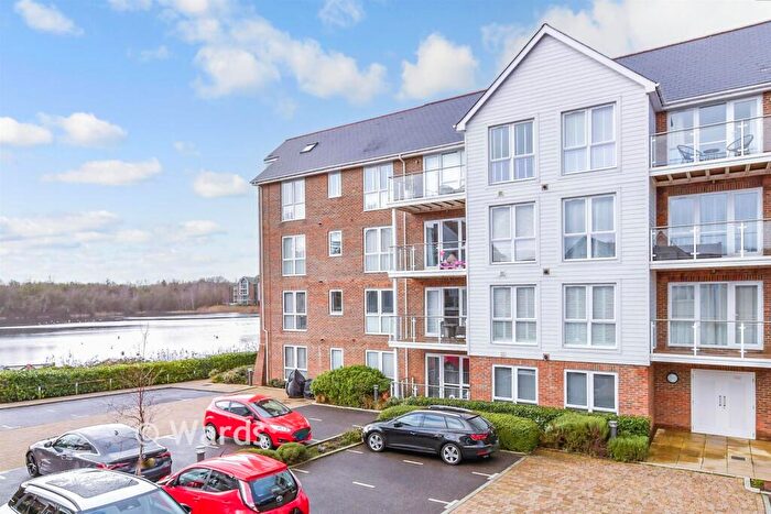 2 Bedroom Apartment For Sale In Walters Close, Snodland, Kent, ME6