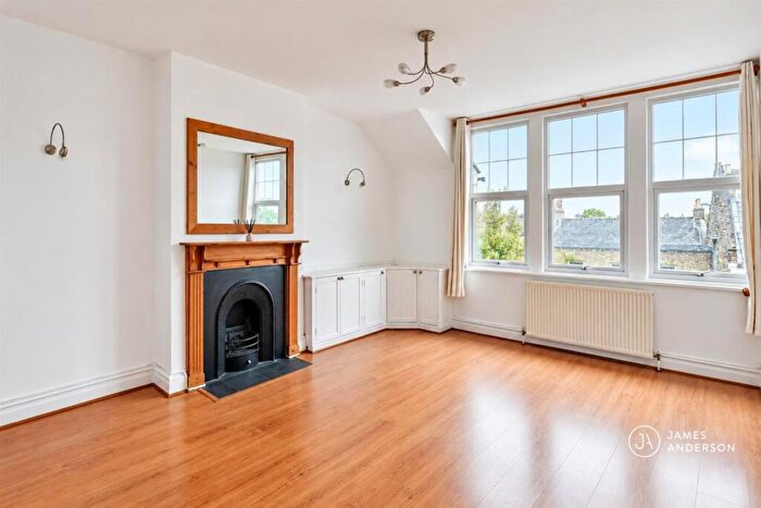 2 Bedroom Flat For Sale In Upper Richmond Road West, East Sheen, SW14