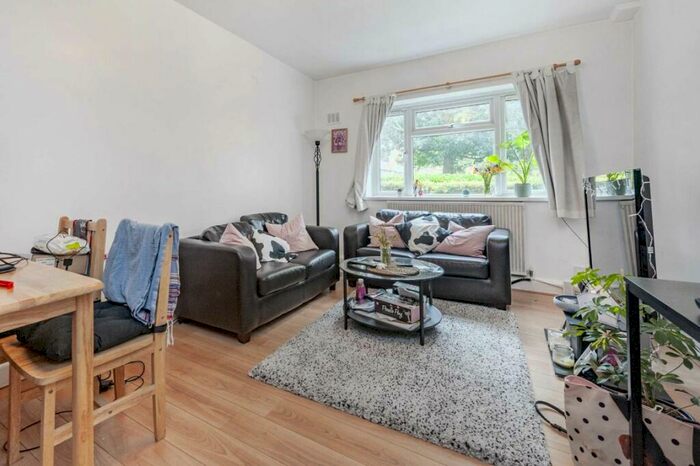 2 Bedroom Flat To Rent In Rinaldo Road, Balham, SW12