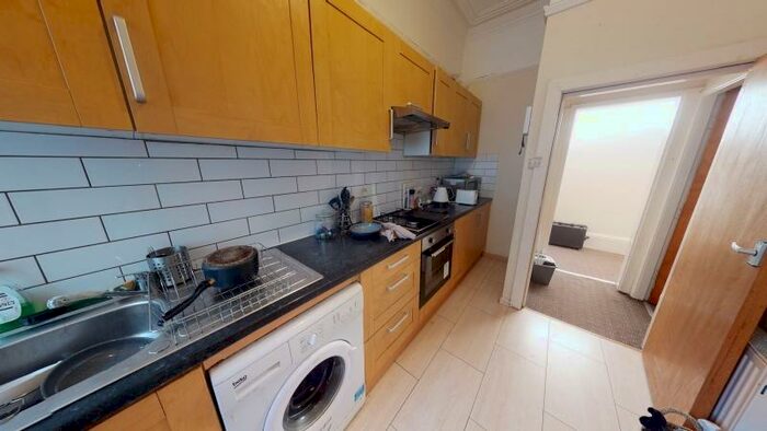 2 Bedroom Flat To Rent In Kensington Terrace, Hyde Park, Leeds, LS6