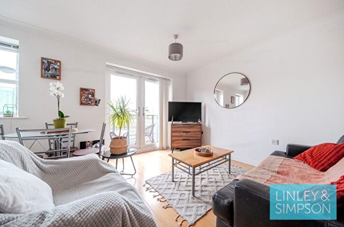 2 Bedroom Flat To Rent In Turlow Court, Leeds, Uk, LS9