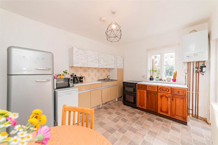 1 Bedroom Flat For Sale In Percy Road, London, N12