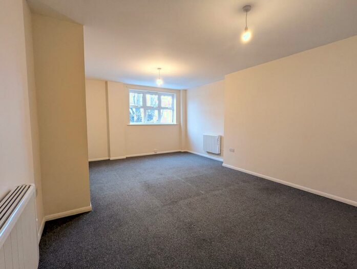 2 Bedroom Flat To Rent In College Street, Wellingborough, NN8