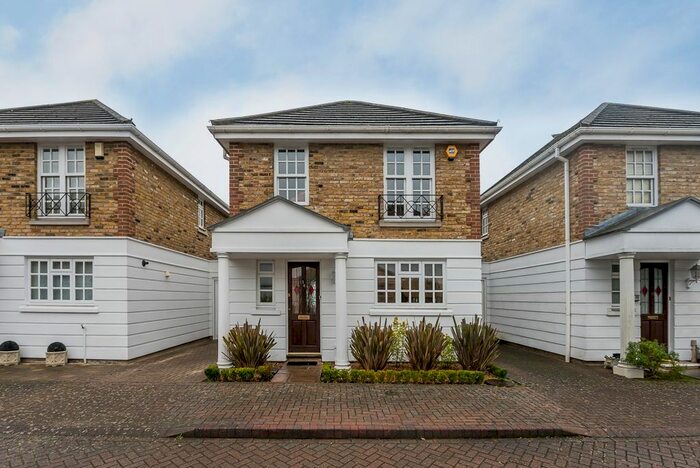 3 Bedroom Detached House To Rent In Kensington Gardens, Kingston Upon Thames, KT1