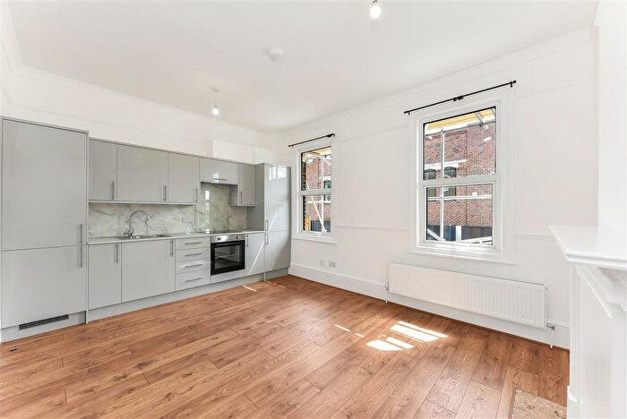 4 Bedroom Flat To Rent In High Street, Walthamstow, E17