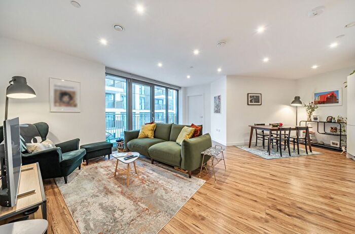 2 Bedroom Flat For Sale In Malvern House, Palmer Road, London, SW11