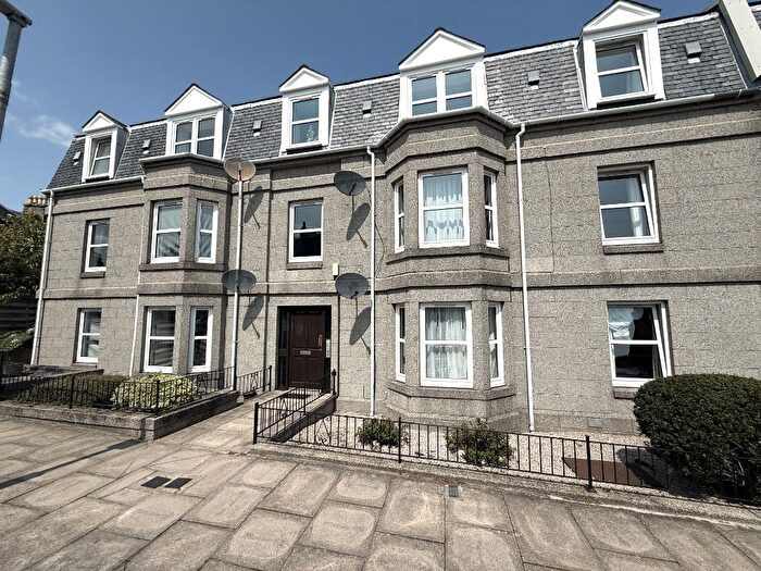 3 Bedroom Flat To Rent In Stanley Street, West End, Aberdeen, AB10