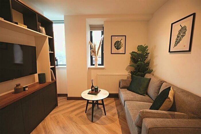 1 Bedroom Apartment To Rent In Apt, Live Oasis Merrion Street Gardens #, LS2