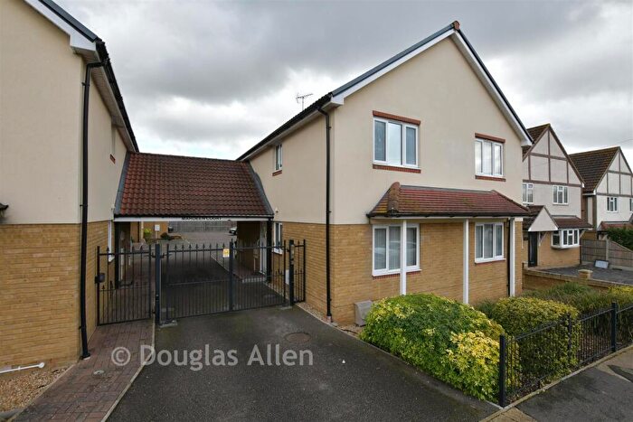 2 Bedroom Maisonette For Sale In Irvon Hill Road, Wickford, Essex, SS12