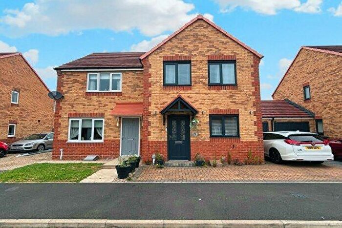 3 Bedroom Semi-Detached House To Rent In Middlebeck Close, Middlesbrough, TS3