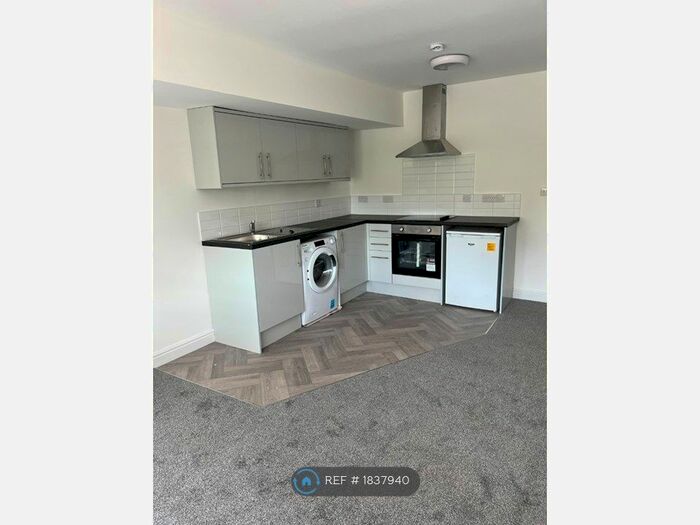 2 Bedroom Flat To Rent In Angelsey House, Cannock, WS11