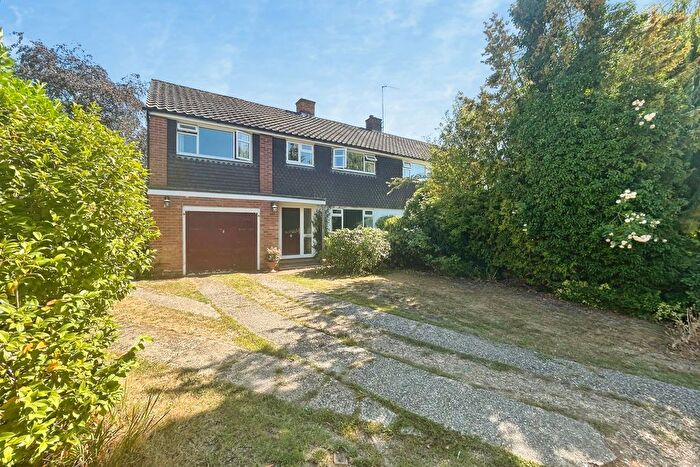 4 Bedroom Detached House For Sale In Carleton Close, Hook, Hampshire, RG27
