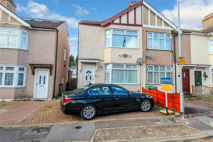 2 Bedroom Detached House To Rent In Norfolk Road, Dagenham, Essex, RM10
