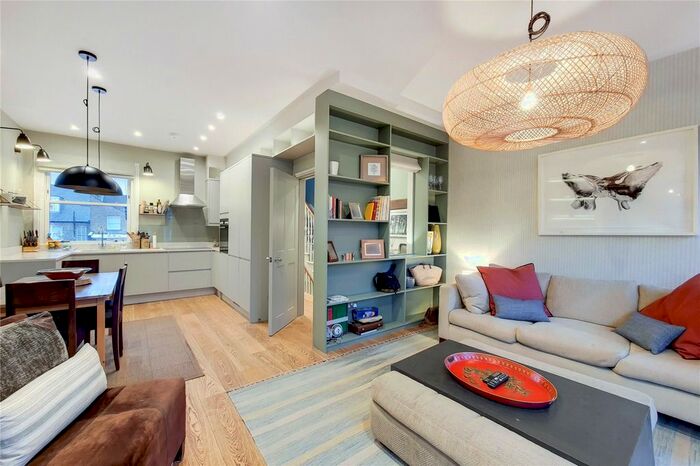3 Bedroom Flat To Rent In Norroy Road, London, SW15