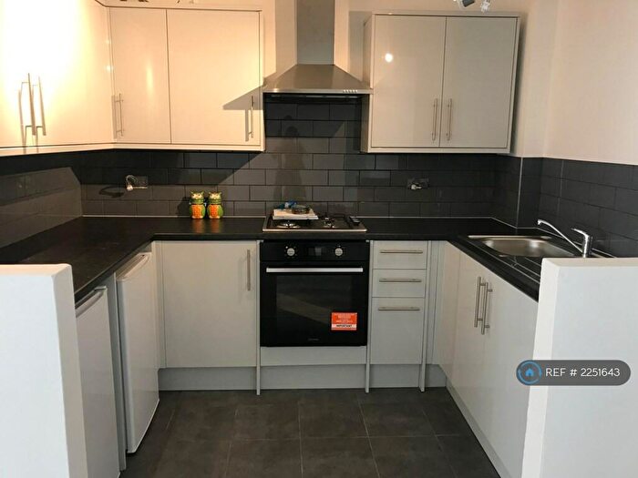 3 Bedroom Flat To Rent In Randlesdown Road, London, SE6