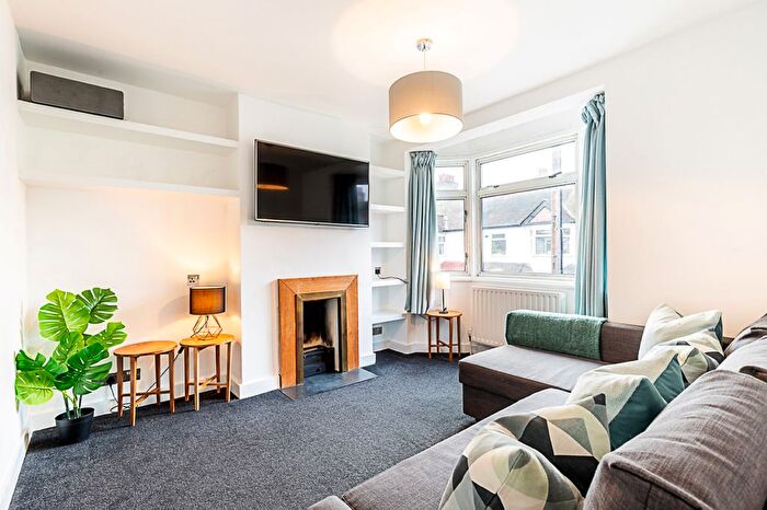 1 Bedroom Flat To Rent In Kimble Road, London, SW19