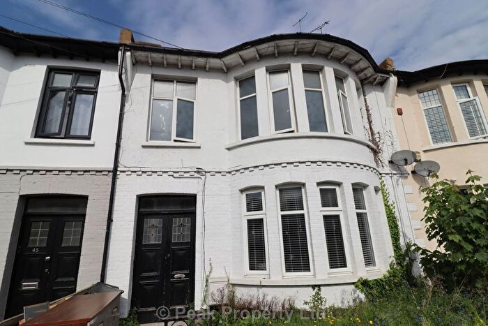 2 Bedroom Flat To Rent In Elderton Road, Westcliff On Sea, SS0