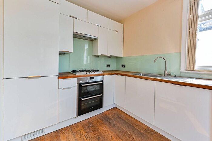 2 Bedroom Flat For Sale In Wandsworth Bridge Road, South Park, London, SW6