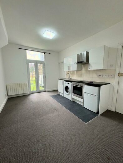 Studio To Rent In Saville Road, Romford, London, RM6