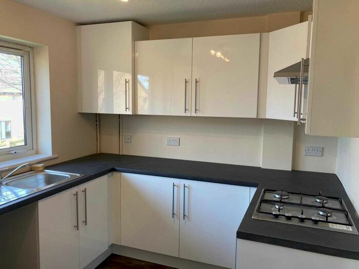 2 Bedroom Flat To Rent In Hitchen Drive, Dukinfield, SK16