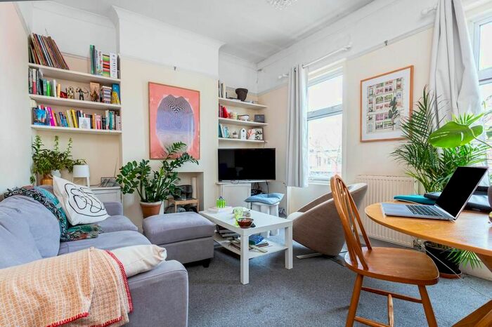 3 Bedroom Flat To Rent In Grove Vale, London, SE22