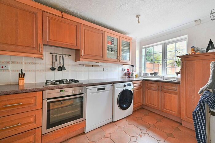3 Bedroom Terraced House To Rent In Frankland Close, Bermondsey, London, SE16