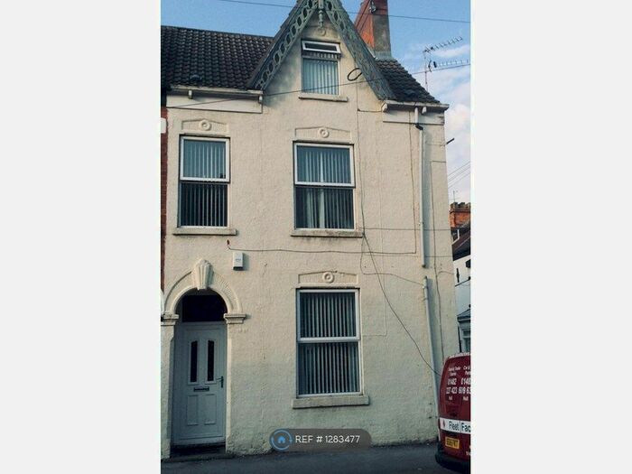 3 Bedroom Terraced House To Rent In Sherburn Street, Hull HU9