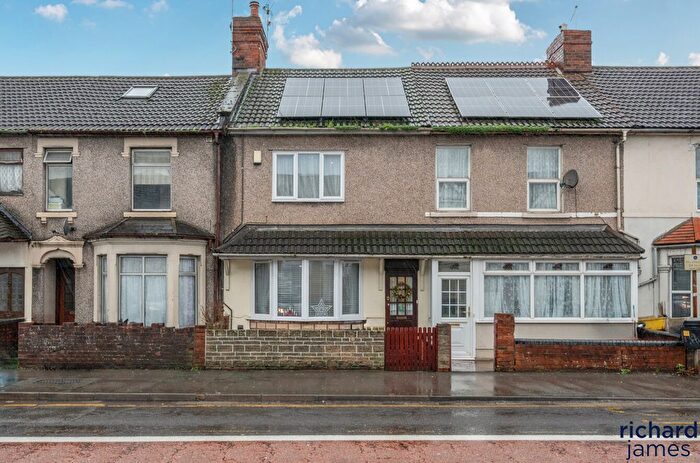 3 Bedroom Terraced House For Sale In County Road, Swindon, SN1