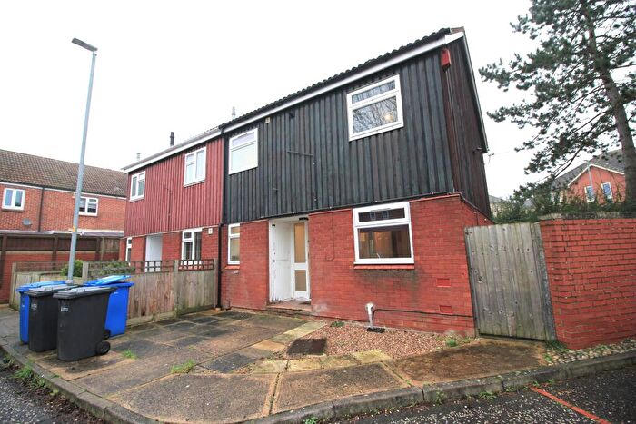 3 Bedroom Semi-Detached House To Rent In Whitethorn Close, Norwich, Norfolk, NR6